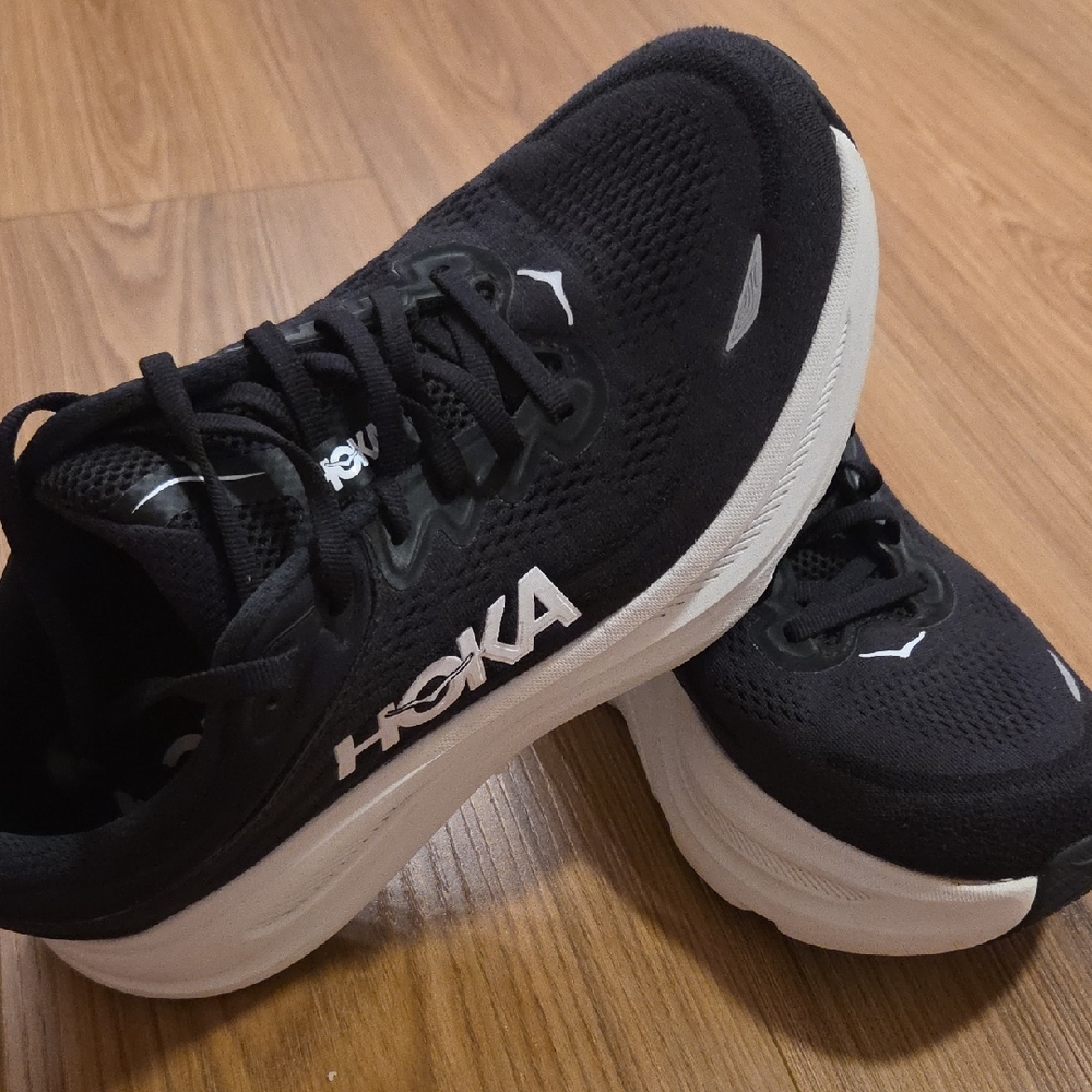 Women's Hoka Bondi 9, Size 9 2E Extra Wide. Black And White